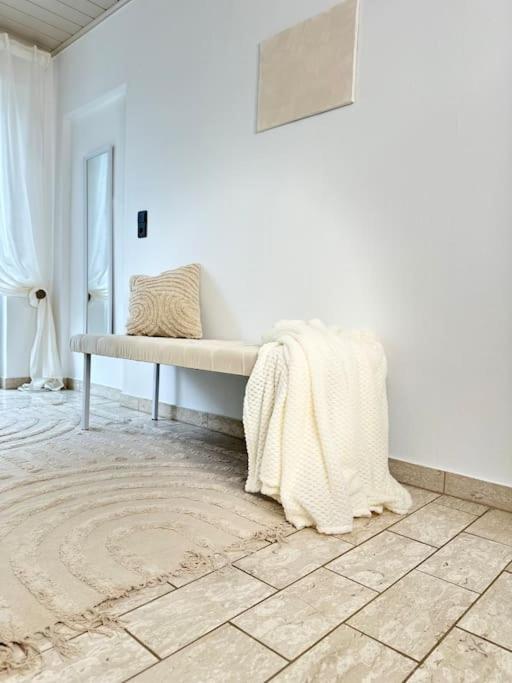 Helle Apartment